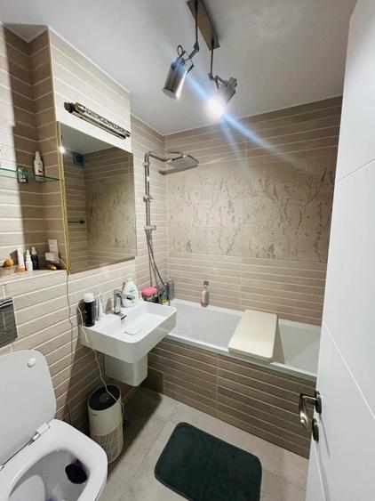 Apartament cu 2 camere semidecomandat, mobilat în Sud