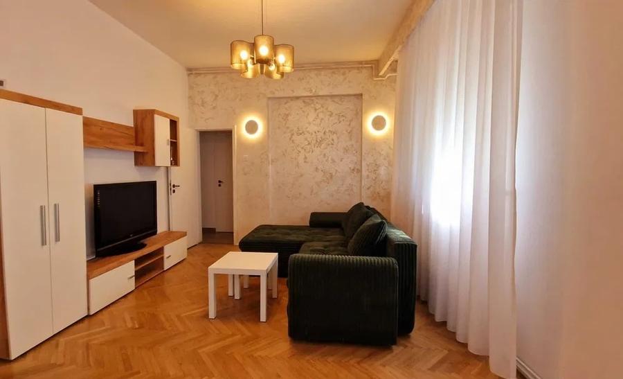 Apartament cu 3 camere semidecomandat în Muncii