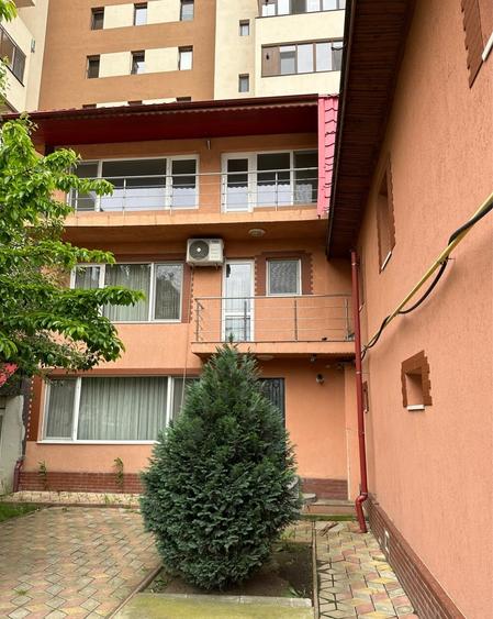 Casă cu 5 camere cu Teren 300 Mp în Rahova