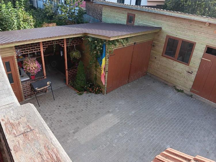 Casă cu Teren 500 Mp în Moinești
