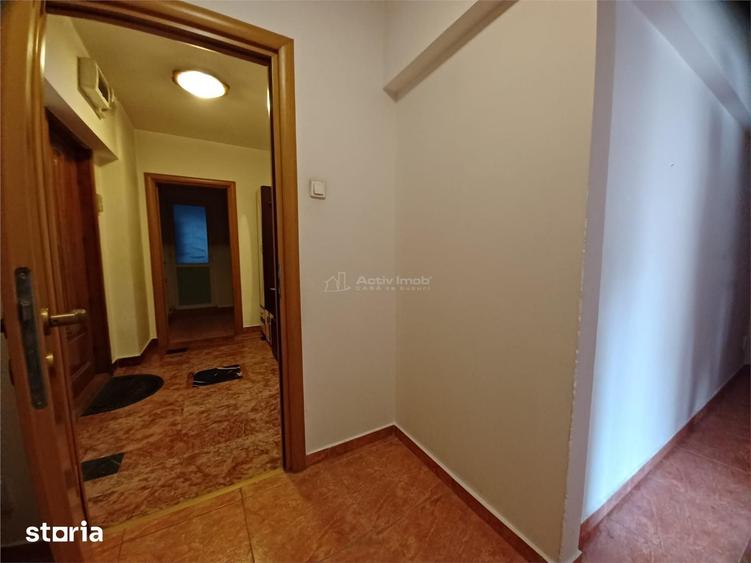 Apartament cu 3 camere decomandat în Victoriei