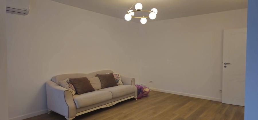 Apartament cu 3 camere decomandat în Faleză