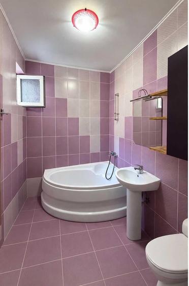 Apartament cu 3 camere decomandat în Florești