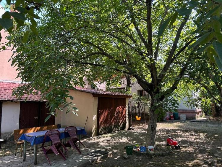 Casă cu 6 camere cu Teren 1000 Mp în Traian