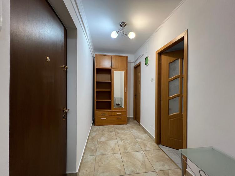 Apartament cu 2 camere semidecomandat în P-ța Victoriei