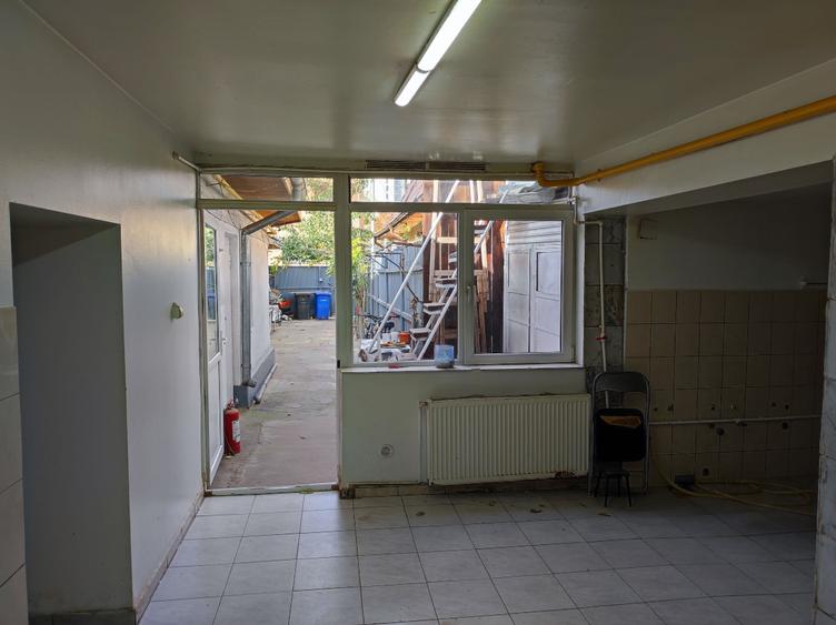 Casă cu 4 camere în Pantelimon