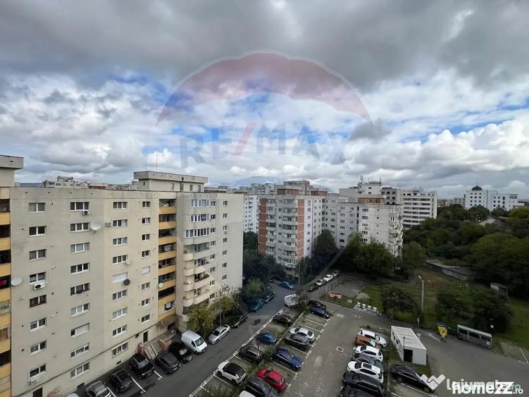 Apartament cu 4 camere semidecomandat în Semicentral