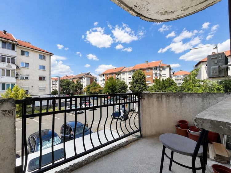 Apartament 3 camere decomandat, zona Alfa, etaj 1, două băi - 4