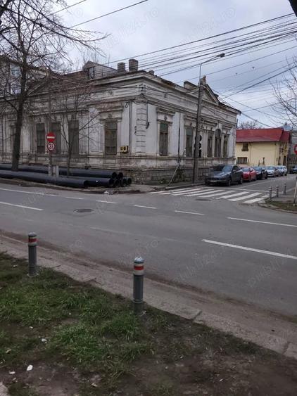 Casă cu 6 camere în Central