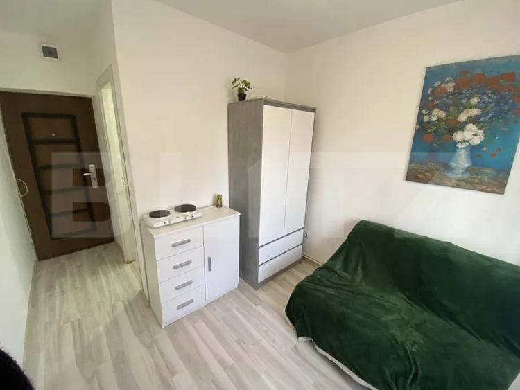 Garsonieră decomandată, mobilată în Gruia
