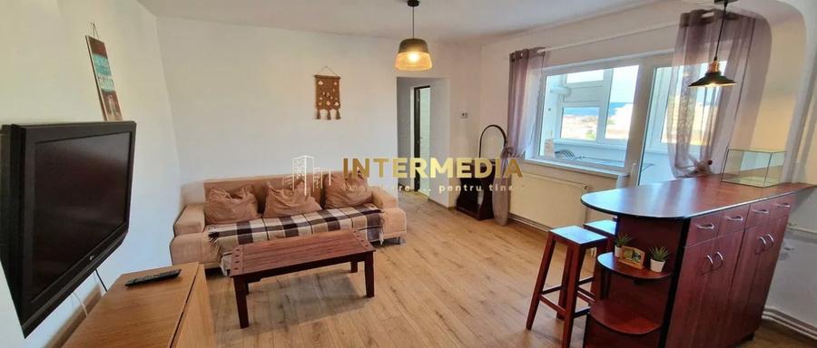 Inchiriez apartament CETATE - 3 camere plus living cu bucatarie - 2