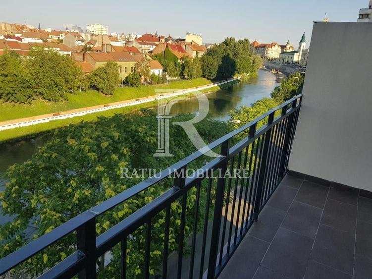 Apartament cu 2 camere semidecomandat, mobilat în Decebal