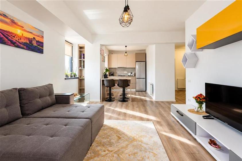 Apartament cu 2 camere decomandat, mobilat în Noua