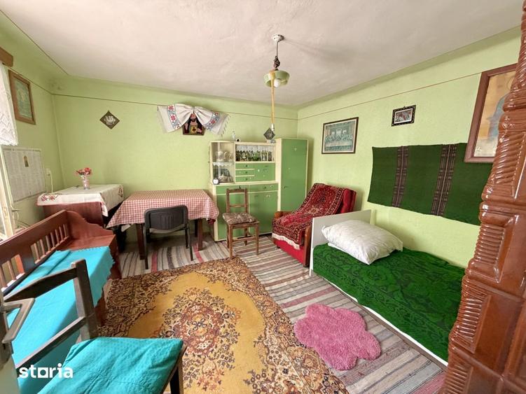 Casă cu 4 camere decomandat cu Teren 1615 Mp în Șpring