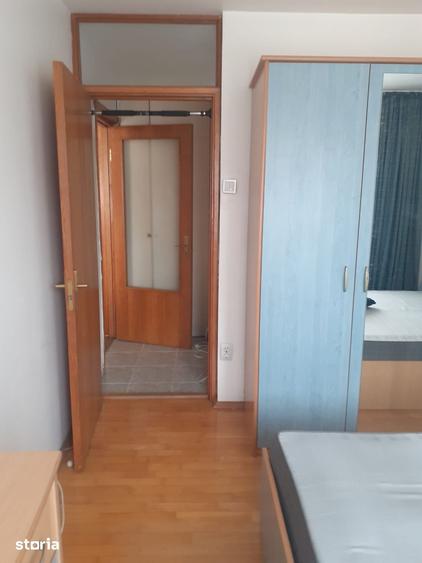 Apartament cu 3 camere semidecomandat în Pantelimon