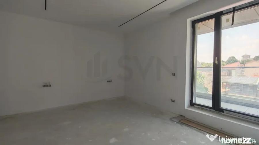 Apartament cu 5 camere decomandat în Parcul Carol