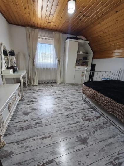 Casă individuală cu 5 camere cu Canalizare în Central