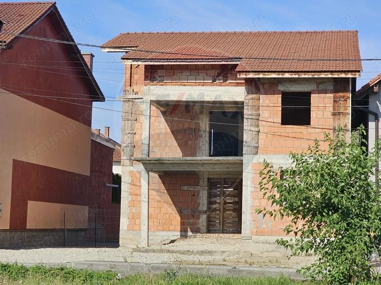 Casă cu 6 camere cu Teren 350 Mp în Central
