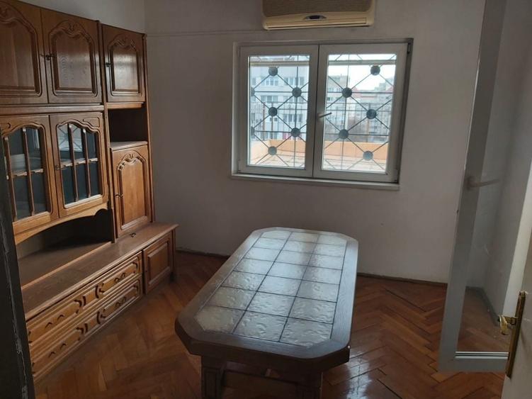 Apartament cu 3 camere decomandat în Dacia