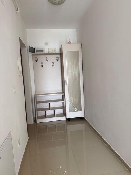 Apartament cu 2 camere semidecomandat în Girocului