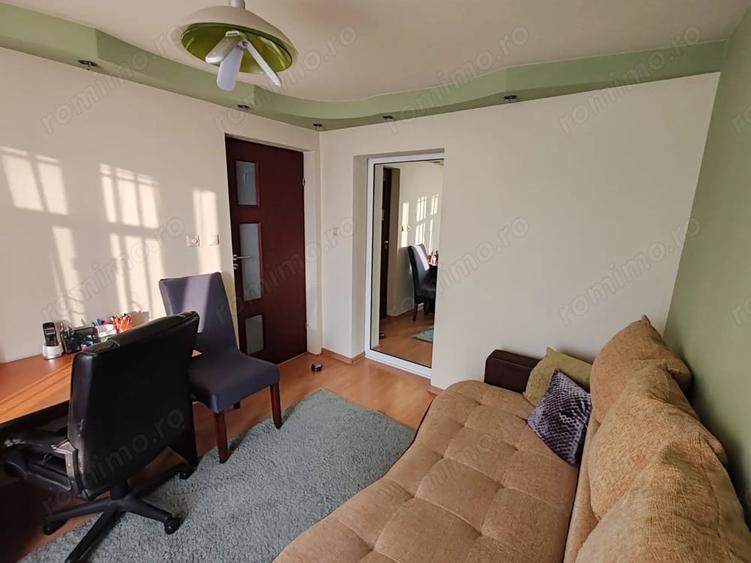 Apartament cu 4 camere decomandat în Micro 20