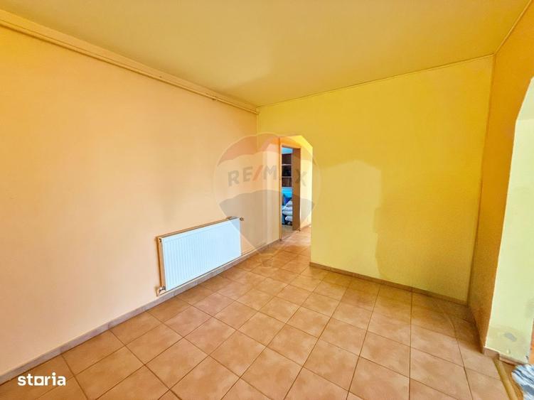 Apartament cu 3 camere semidecomandat, mobilat în Aurel Vlaicu