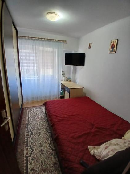 Apartament cu 3 camere decomandat în CET