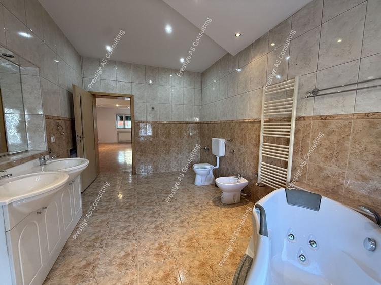 Casă individuală cu 4 camere cu Canalizare în Elisabetin