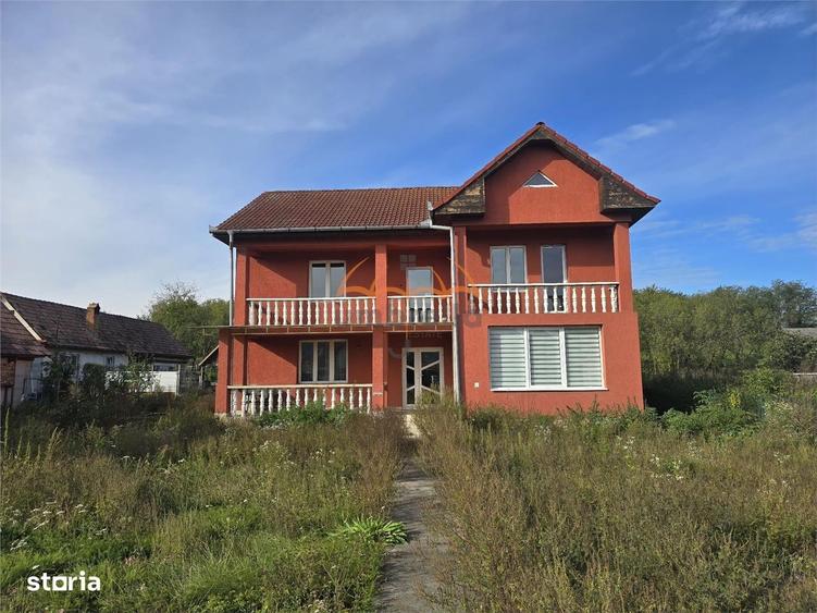Casă cu 4 camere cu Teren 2424 Mp în Fundătura