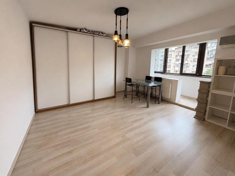 Apartament cu 3 camere în Tineretului