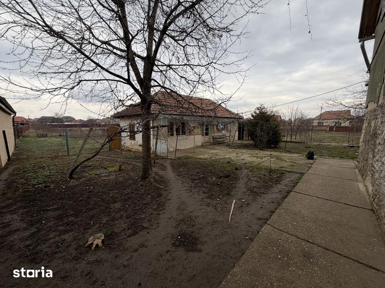 Casă cu 5 camere cu Teren 4319 Mp în Central
