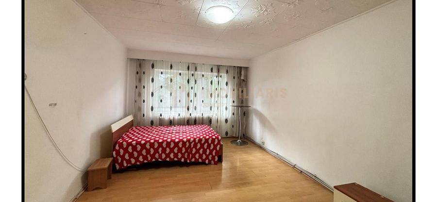 Apartament cu 3 camere decomandat în Exterior Vest