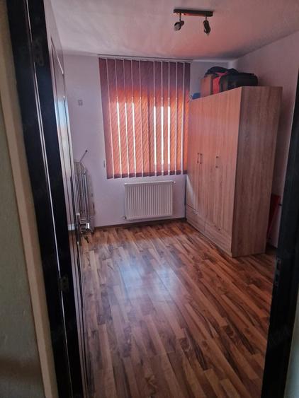 Apartament cu 3 camere decomandat în Lidia