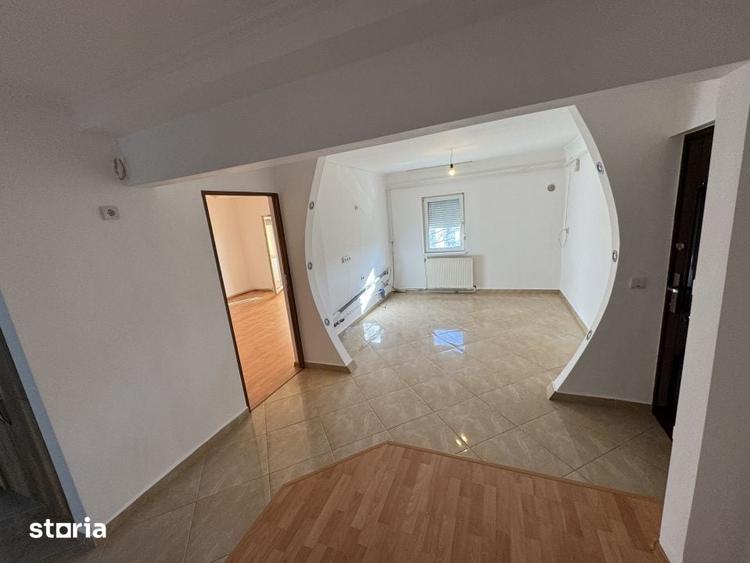 Apartament cu 3 camere decomandat în Micro 16
