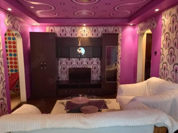 Apartament cu 3 camere semidecomandat în Aradului