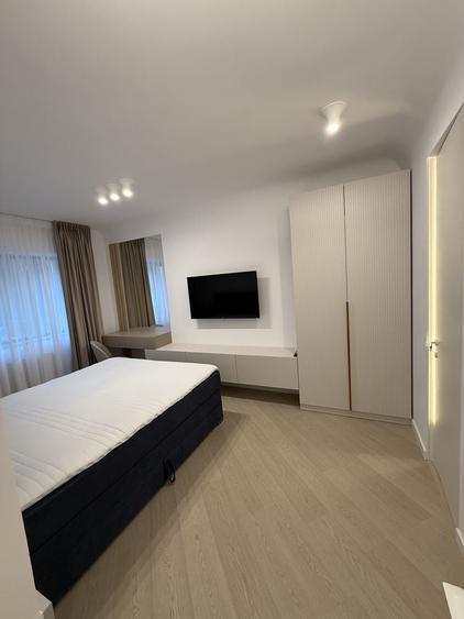 Apartament cu 3 camere semidecomandat în Central