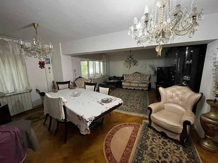 Apartament cu 3 camere decomandat în Buzaului