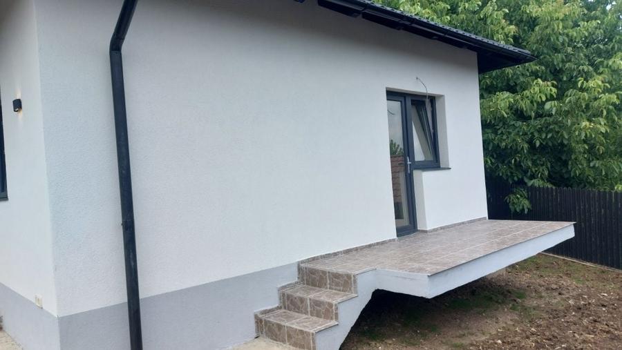 Casă cu 3 camere în Valea Adâncă