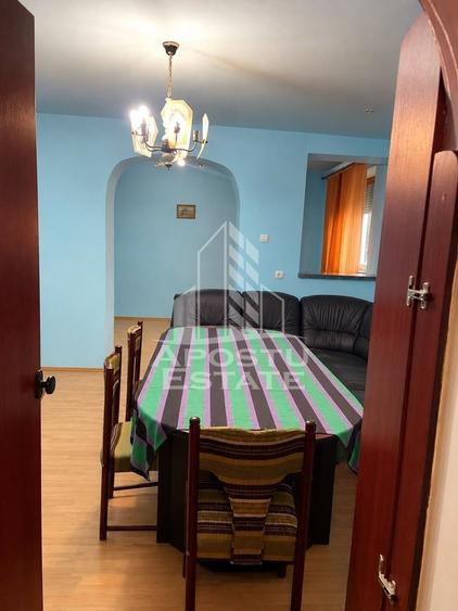 Casă individuală cu 3 camere cu Canalizare în Pârneava