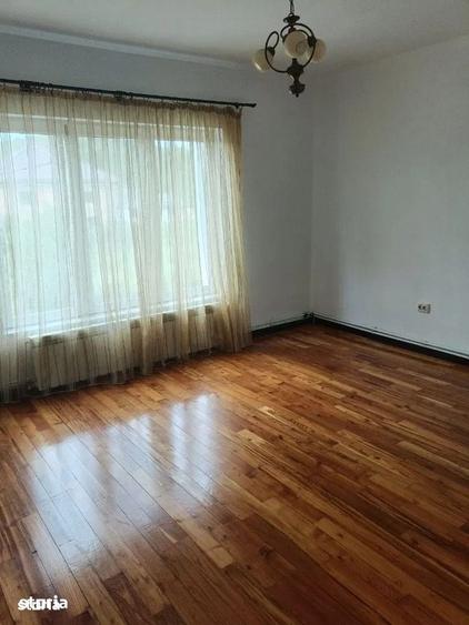 Casă cu 6 camere cu Teren 1310 Mp în Mihăești