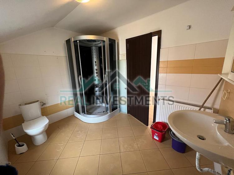 Casă cu 5 camere cu Teren 392 Mp în Intim