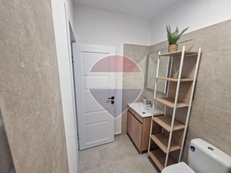 Apartament cu 2 camere semidecomandat, mobilat în Florești
