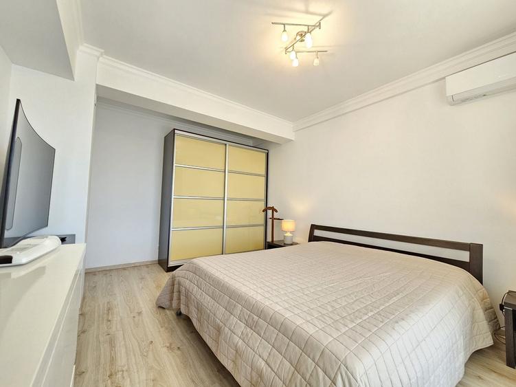 Apartament cu 3 camere decomandat, mobilat în Iancu Nicolae
