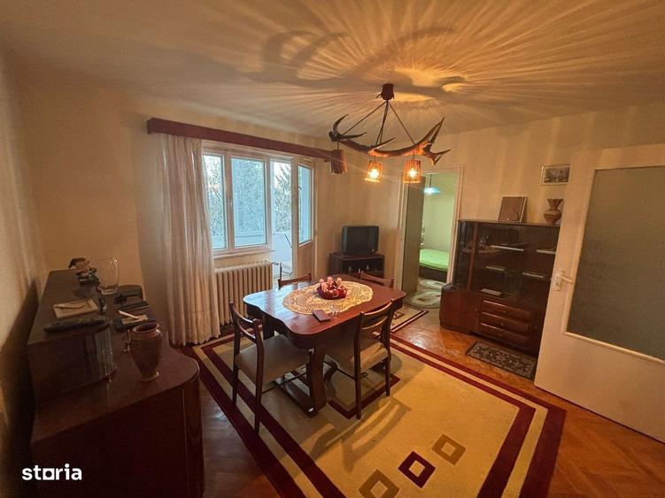 Apartament cu 3 camere semidecomandat în Dâmbu Pietros