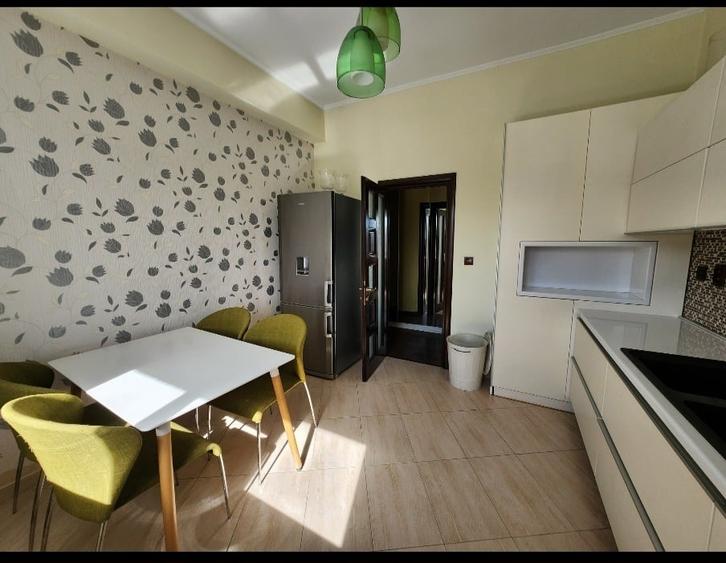 Apartament cu 3 camere decomandat, mobilat în Central