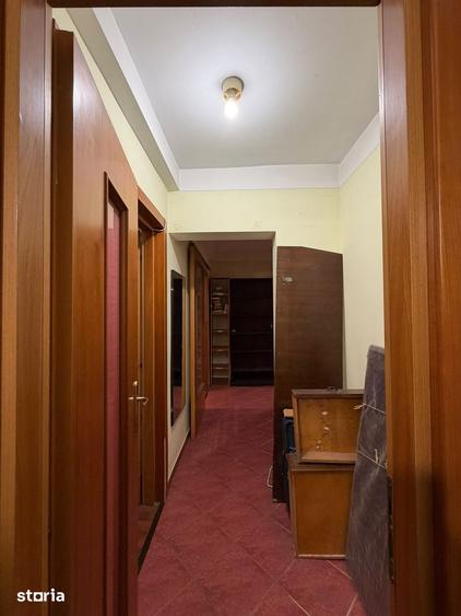 Apartament cu 3 camere decomandat în Tei