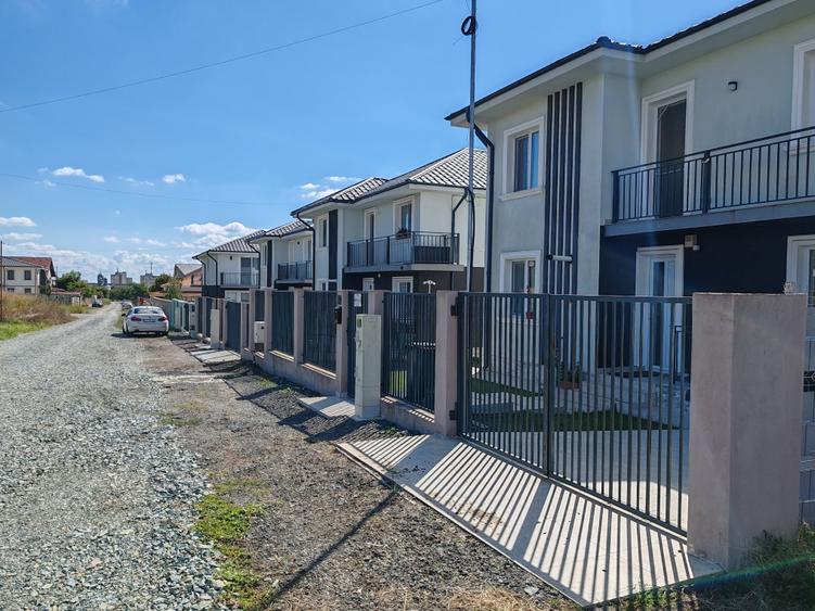 Teren Construcții intravilan de 1116 mp, în Est