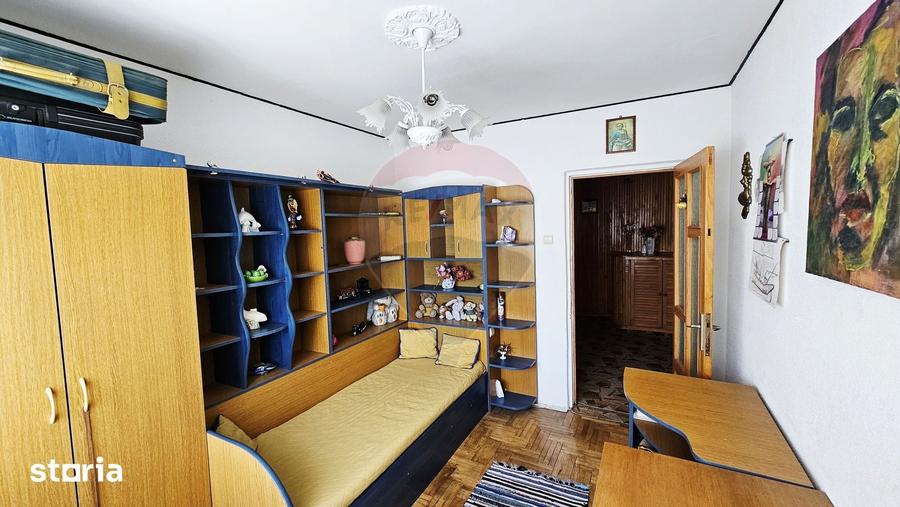 Apartament cu 4 camere în Mărăței