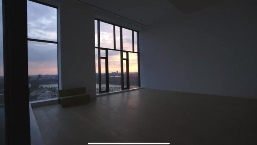 Penthouse cu 5 camere decomandat în Barbu Văcărescu