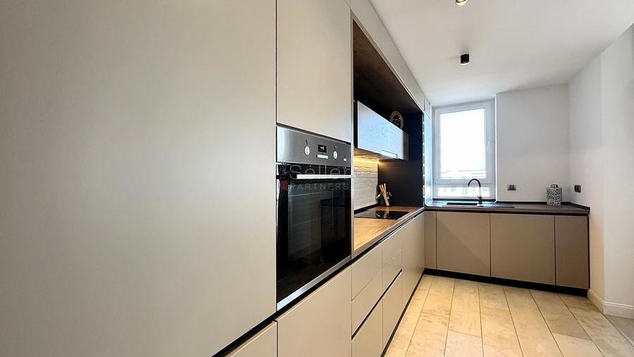 Apartament cu 4 camere decomandat, mobilat în Tractorul